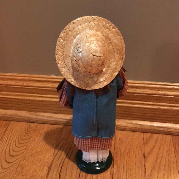 Byers’ Choice Autumn Girl Statue - Picture 3 of 5